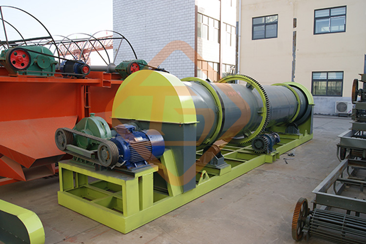 新型腐殖酸復(fù)混肥造粒機(jī)性能特點(diǎn)