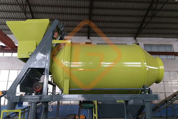 通達(dá)工業(yè)集團(tuán)BB肥攪拌機(jī)發(fā)往南美洲